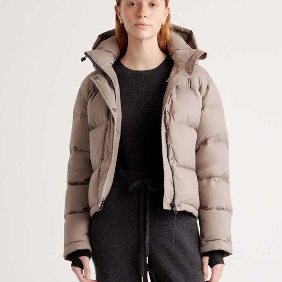Quince Jackets & Blazers - NWOT Quince Responsible Down Puffer Jacket in Beige Gray, Medium (A6)